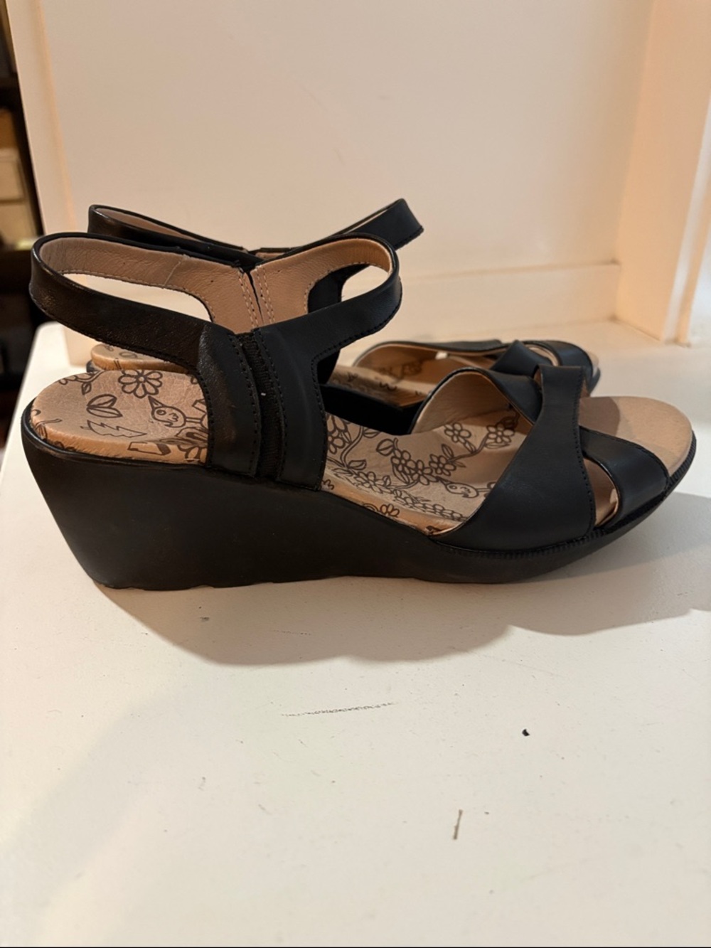 Women's Black Floral-Insole Slingback Sandals